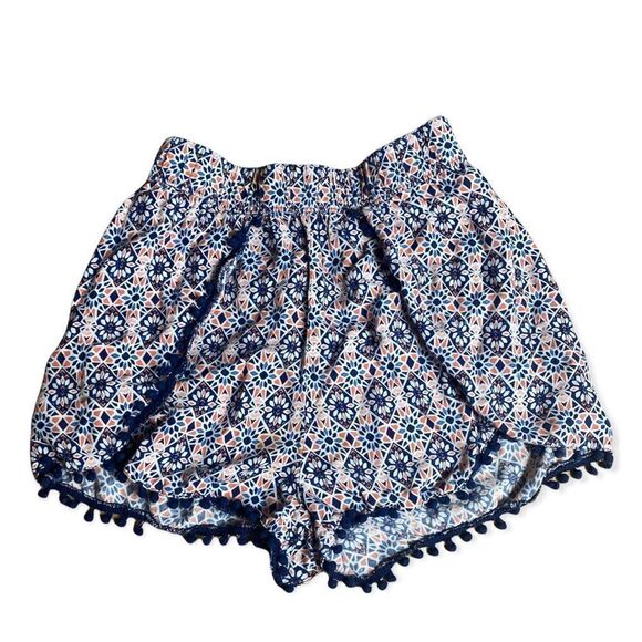 Divided by H&M SZ 4 Pom Pom fabric shorts - Picture 1 of 3